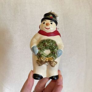 Lenox?? Porcelain Snowman Christmas Tree‎ Ornament Wreath Holly Top Hat Gold Bow